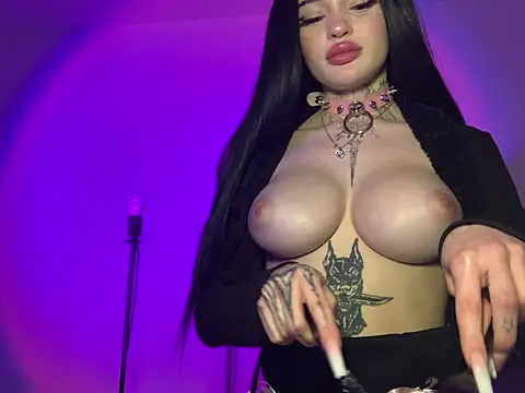 madelinexx online show from February 25, 2025, 10:31 pm