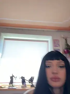 madelinexx online show from June 6, 2026, 10:09 am