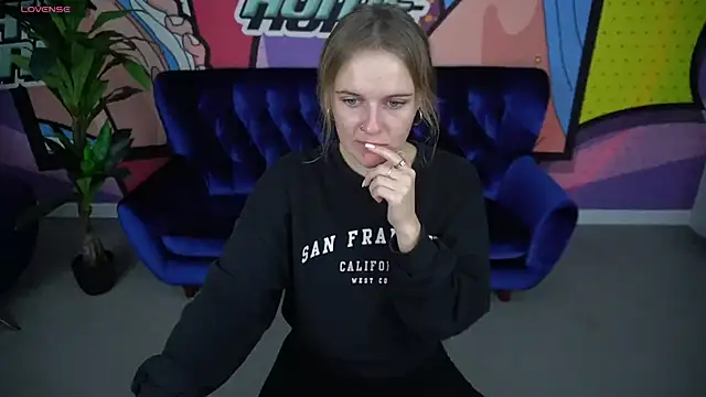 MaribelRiverr  online show from October 21, 2025, 5:40 am