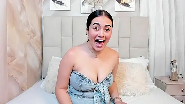 Jaslyn  Smith online show from October 24, 2025, 4:28 pm