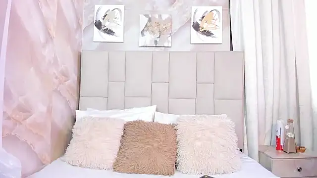 Jaslyn  Smith online show from January 14, 2026, 4:21 pm