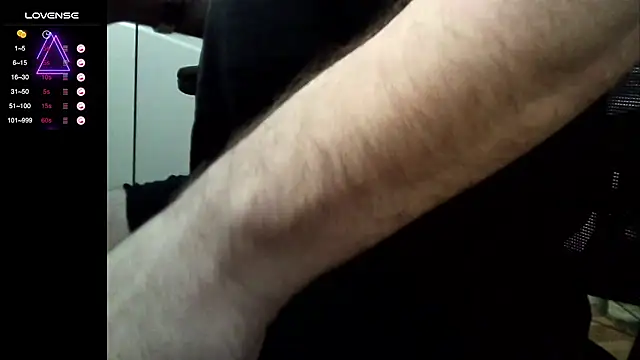 Snapshot of Big_And_ThickUK chatting on February 14, 2025, 3:26 pm Big And ThickUK online show from February 14, 2025, 3:26 pm