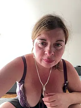 Snapshot of Lombada chatting on November 10, 2025, 1:27 pm Lombada online show from November 10, 2025, 1:27 pm