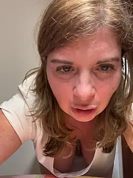 Snapshot of Lombada chatting on December 13, 2025, 9:21 pm Lombada online show from December 13, 2025, 9:21 pm