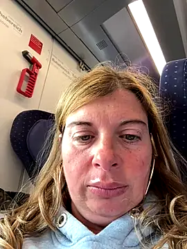 Snapshot of Lombada chatting on October 25, 2025, 2:39 pm Lombada online show from October 25, 2025, 2:39 pm