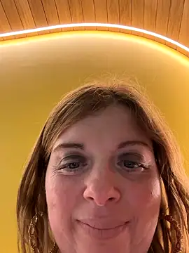 Snapshot of Lombada chatting on December 18, 2025, 1:37 pm Lombada online show from December 18, 2025, 1:37 pm