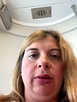 Snapshot of Lombada chatting on October 23, 2025, 1:21 pm Lombada online show from October 23, 2025, 1:21 pm