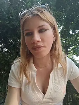 EvaRush online show from May 25, 2026, 4:17 pm
