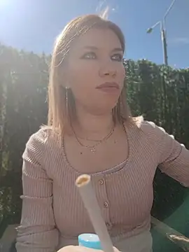 EvaRush online show from April 6, 2026, 12:17 pm