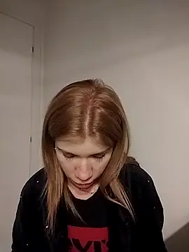 EvaRush online show from November 17, 2025, 11:31 pm