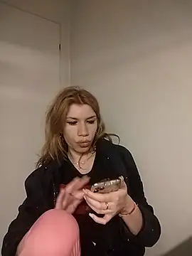 EvaRush online show from December 17, 2025, 9:53 pm