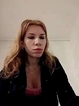 EvaRush online show from October 9, 2025, 8:20 pm