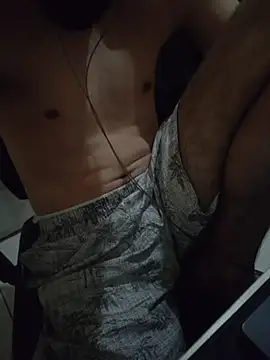 Snapshot of OliverWtdh chatting on February 5, 2026, 12:23 pm OliverWtdh online show from February 5, 2026, 12:23 pm