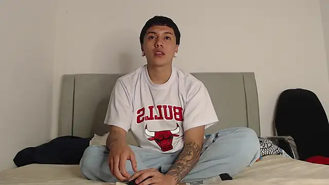 alex-lover online show from February 12, 2026, 2:22 am