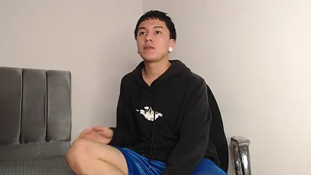 alex-lover online show from October 1, 2025, 1:22 am