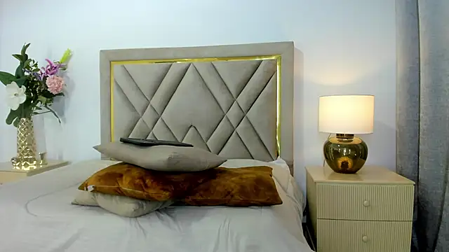 emily queen2 online show from September 16, 2025, 7:15 pm