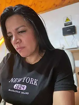 Milff parkerrr online show from February 12, 2025, 1:06 pm