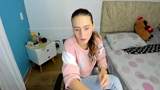 RachelJones  online show from April 11, 2026, 5:04 am