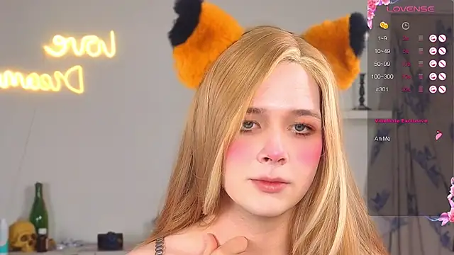  yourFoxy  online show from October 22, 2025, 4:17 pm