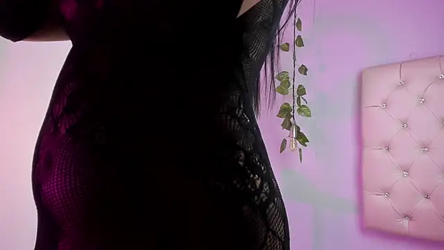 Isabella Flowers online show from November 14, 2025, 8:56 pm