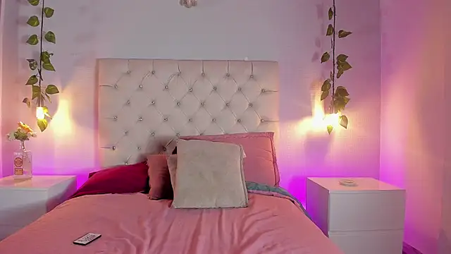 Isabella Flowers online show from January 6, 2026, 8:02 pm