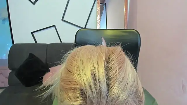 ConstansBlonde online show from January 8, 2026, 8:26 pm