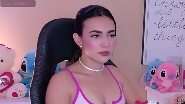 IsaValencia online show from October 15, 2025, 9:01 pm