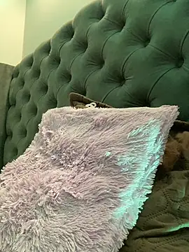 IsaValencia online show from February 6, 2025, 3:37 am