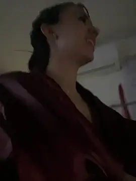 IsaValencia online show from September 25, 2025, 2:34 pm