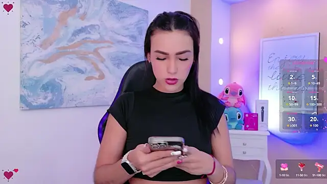 IsaValencia online show from October 8, 2025, 9:04 pm