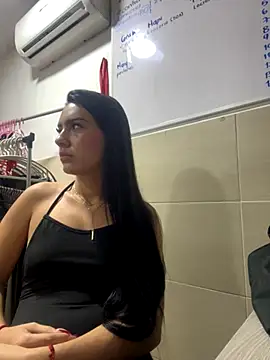 IsaValencia online show from September 23, 2025, 5:42 pm