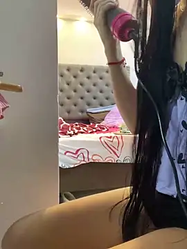 IsaValencia online show from February 5, 2025, 6:26 pm