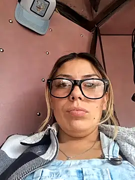 Sweel Leyva18 online show from June 25, 2026, 8:25 pm