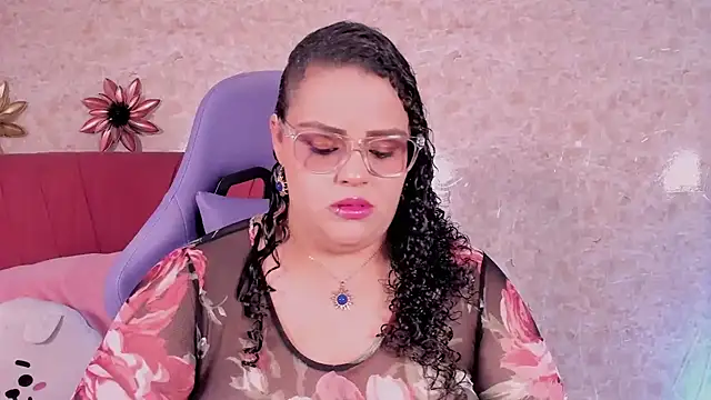 Snapshot of juli_2tyes chatting on January 11, 2026, 3:02 am juli 2tyes online show from January 11, 2026, 3:02 am