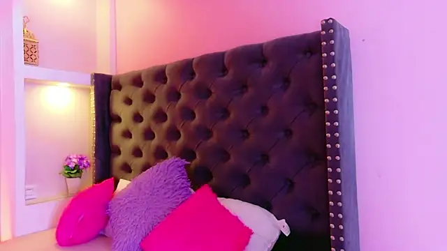 CamiEstrada online show from February 4, 2026, 10:16 pm