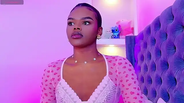 CamiEstrada online show from November 21, 2025, 5:56 pm