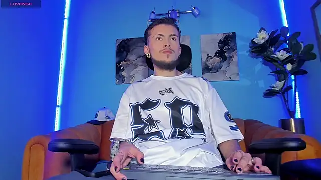  hairybeard  online show from September 23, 2025, 1:12 am