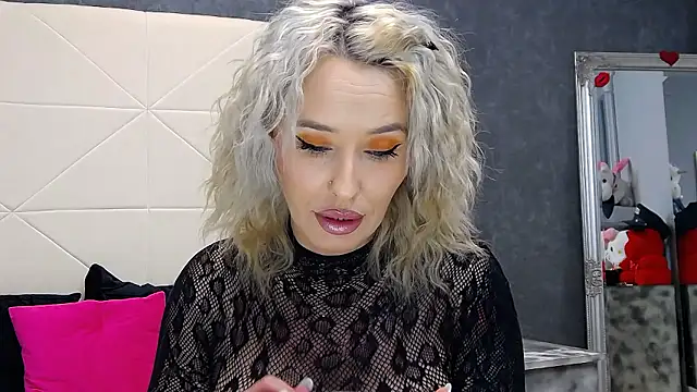 IssaSmith online show from January 16, 2026, 4:11 pm