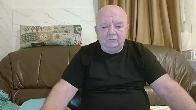 Snapshot of fullballs6 chatting on February 6, 2026, 2:40 am fullballs6 online show from February 6, 2026, 2:40 am