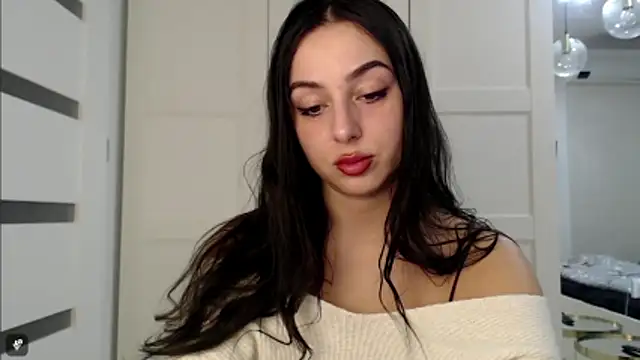 courtneyPerfect online show from December 15, 2025, 2:56 pm