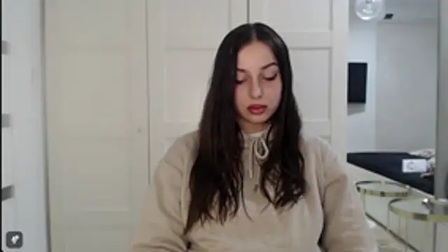 courtneyPerfect online show from November 3, 2025, 3:15 pm