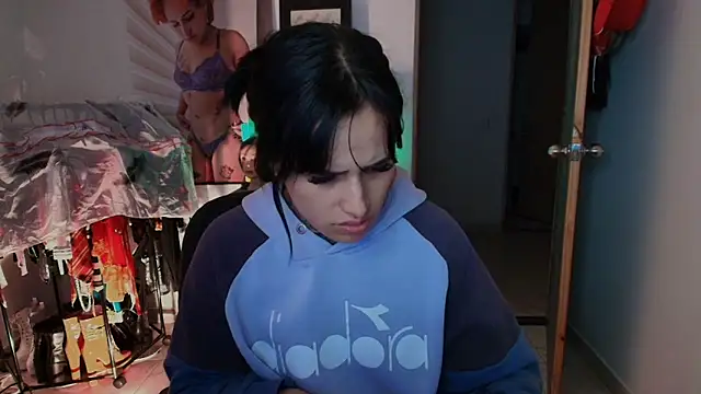 TinnaDawsom online show from February 12, 2026, 11:48 pm