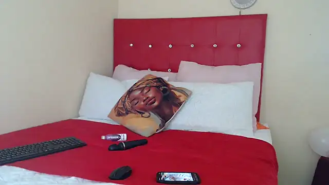 Snapshot of Foxybrownxx1 chatting on February 14, 2026, 8:03 am Foxybrownxx1 online show from February 14, 2026, 8:03 am