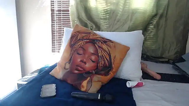 Foxybrownxx1 online show from April 7, 2026, 7:21 am