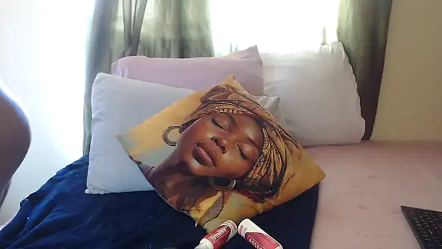 Snapshot of Foxybrownxx1 chatting on February 7, 2026, 8:00 am Foxybrownxx1 online show from February 7, 2026, 8:00 am