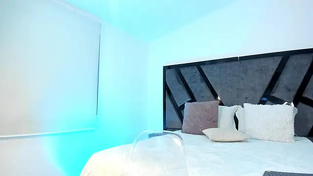 Snapshot of EthanTravis_ chatting on February 8, 2025, 9:13 am EthanTravis  online show from February 8, 2025, 9:13 am