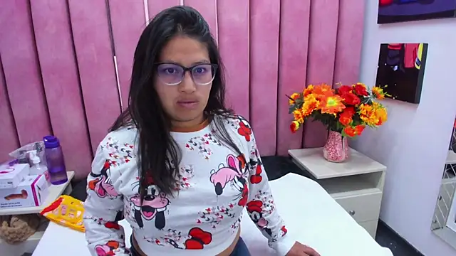 Miaa Smiith  online show from October 30, 2025, 3:27 am