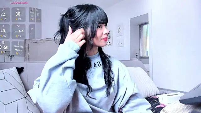 HannaKim online show from February 20, 2025, 3:30 pm