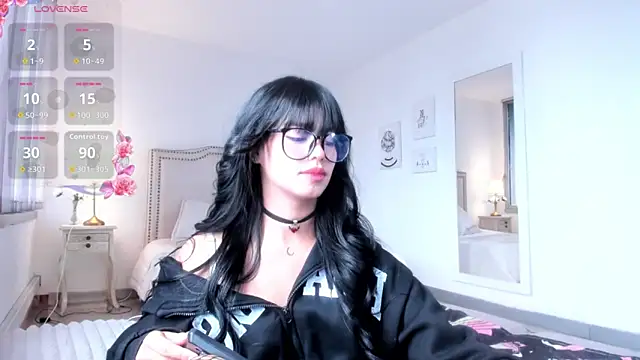 HannaKim online show from September 12, 2025, 5:24 pm