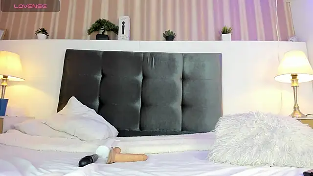 Snapshot of bunniestwosomee chatting on February 13, 2025, 7:42 pm bunniestwosomee online show from February 13, 2025, 7:42 pm